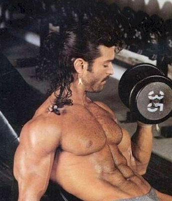 A TESTA ALTA IN PALESTRA - homefitness02 - Gay.it