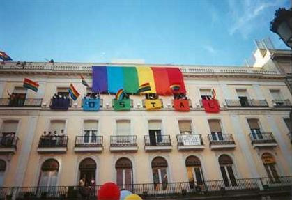 Hotel gay sotto inchiesta in Uk: discriminano gli etero? - hotel gay onlyF2 - Gay.it