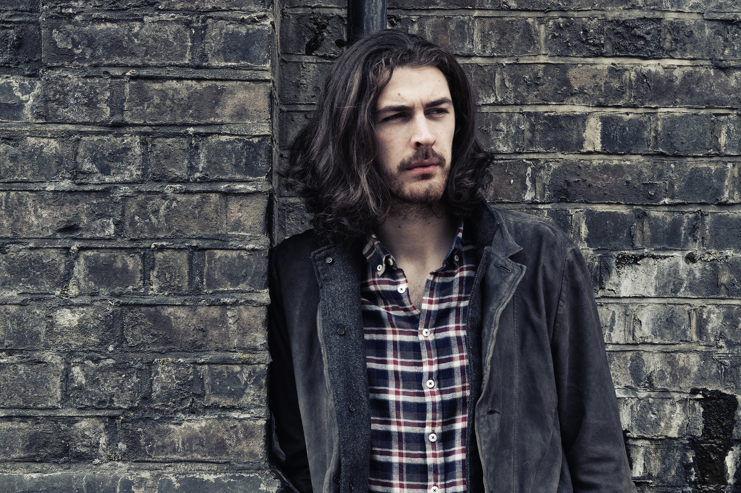 Hozier, grande impegno nel sociale: gli abbiamo dato il nastro rainbow - hozier sanremo 2016 - Gay.it