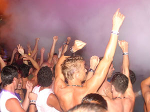 IBIZA, SPIAGGE E NOTTI BRAVE - ibiza latroya3 - Gay.it