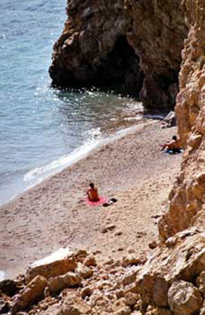 IBIZA, SPIAGGE E NOTTI BRAVE - ibiza littlebeach1 - Gay.it