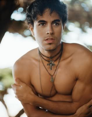 Enrique Iglesias: "Nudo con gli amici faccio cose stupide" - iglesias nudoF1 - Gay.it