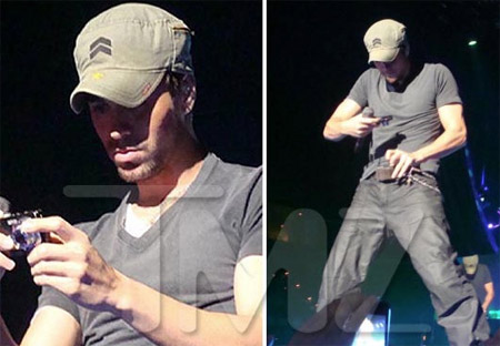 Enrique Iglesias: "Nudo con gli amici faccio cose stupide" - iglesias nudoF2 - Gay.it