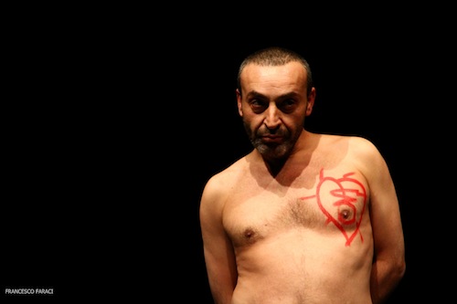 Milano: il teatro è gay - illeciteF1 - Gay.it