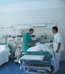 Aggredito in strada e insultato in ospedale - infermiereF1 - Gay.it