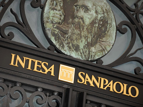 Sanpaolo cambia idea: sì ai congedi matrimoniali per dipendenti gay - intesa sanpaolo BS - Gay.it