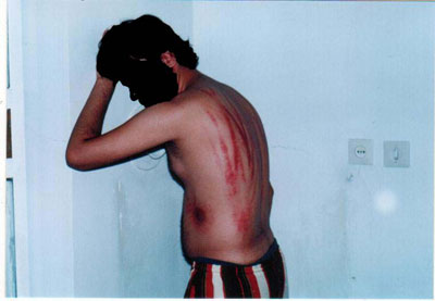 IRAN: GIOVANE GAY TORTURATO - Iranian gay flogging5 - Gay.it