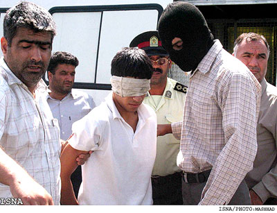 "I gay? Meritano solo di essere torturati e uccisi" - iran giovani02 - Gay.it