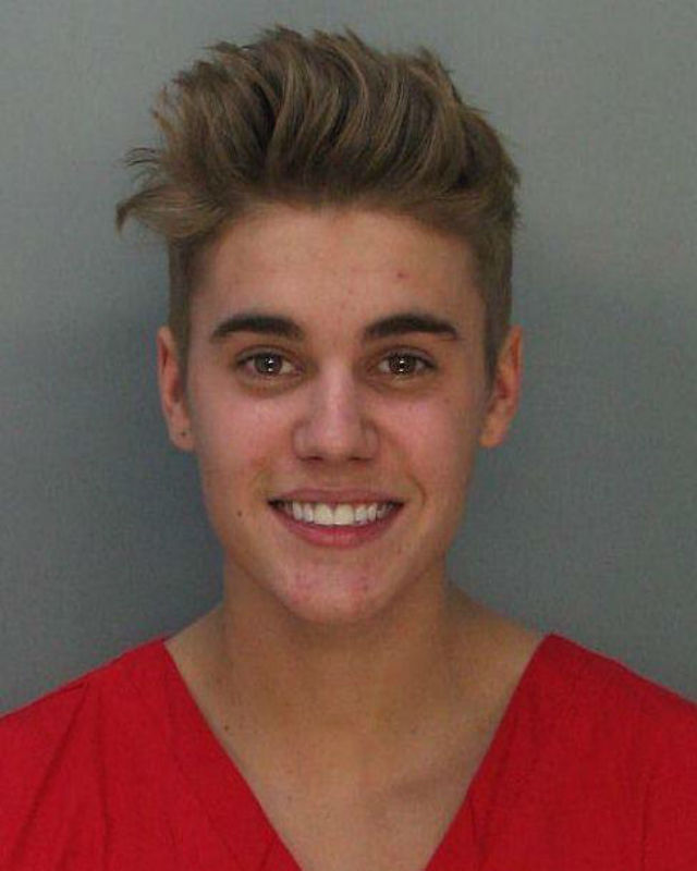 Justin Bieber in carcere: la polizia pubblica il video mentre urina - Justin Bieber arresto - Gay.it
