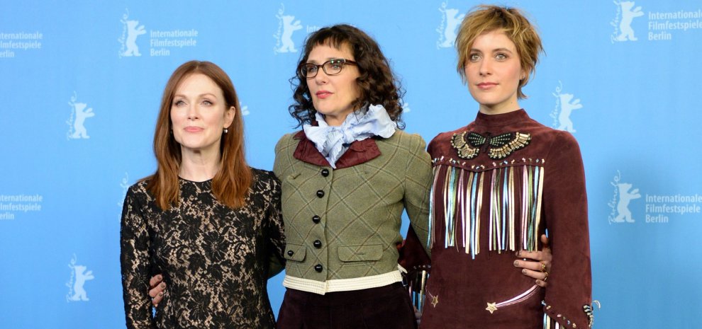Julianne Moore: “Avere una famiglia è una questione di diritti umani!” - julianne moore miller gerwig berlino - Gay.it