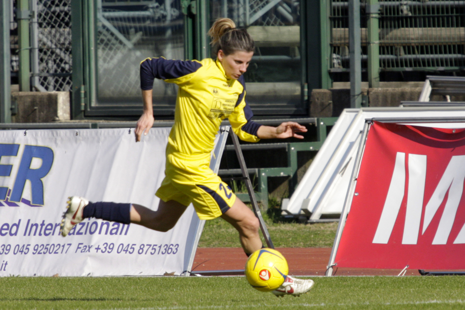 Lobby lesbica nel calcio femminile? Continua la polemica - katia serra calcio - Gay.it