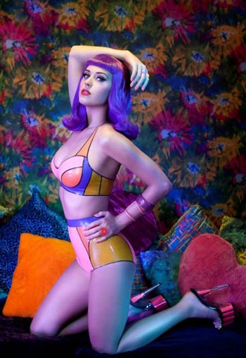 Katy Perry: Madonna non deve cantare sulla croce - ketyperrymadonnaF2 - Gay.it