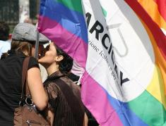 Grosseto boccia il registro unioni. Contro anche il PD - kisscrossingF1 - Gay.it