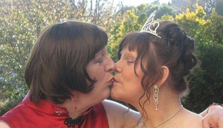 Storia di Paul e Alan, ora Jenny e Elen, spose in Galls - lesbo transF1 - Gay.it