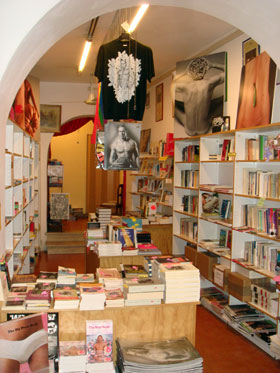 Ormai è ufficiale: chiude la libreria Babele di Roma - LibreriaBabeleRoma - Gay.it