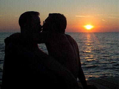 "L'ETA' DELL'ORO", STORIA DI EDOARDO CHE SI SCOPRE GAY - libro rubiniF2 - Gay.it