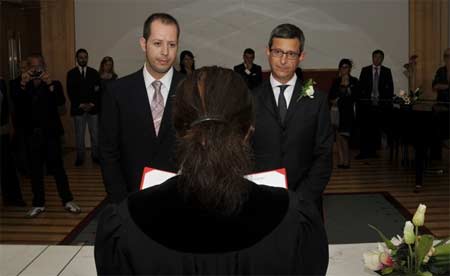 Un figlio per il senatore Sergio Lo Giudice e il marito - logiudice nozzeF1 - Gay.it