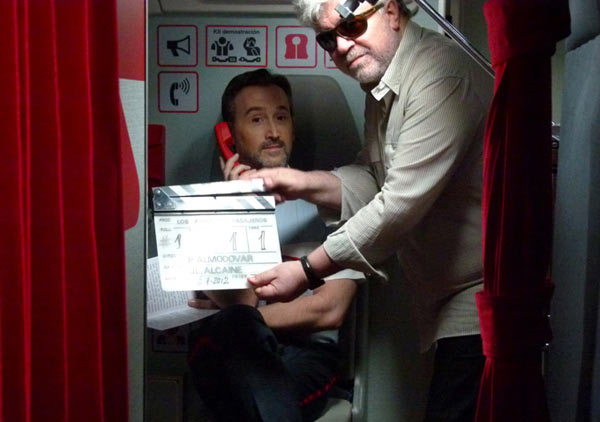 Javier Camara steward gay nella nuova commedia di Almodóvar - los amantesF2 - Gay.it