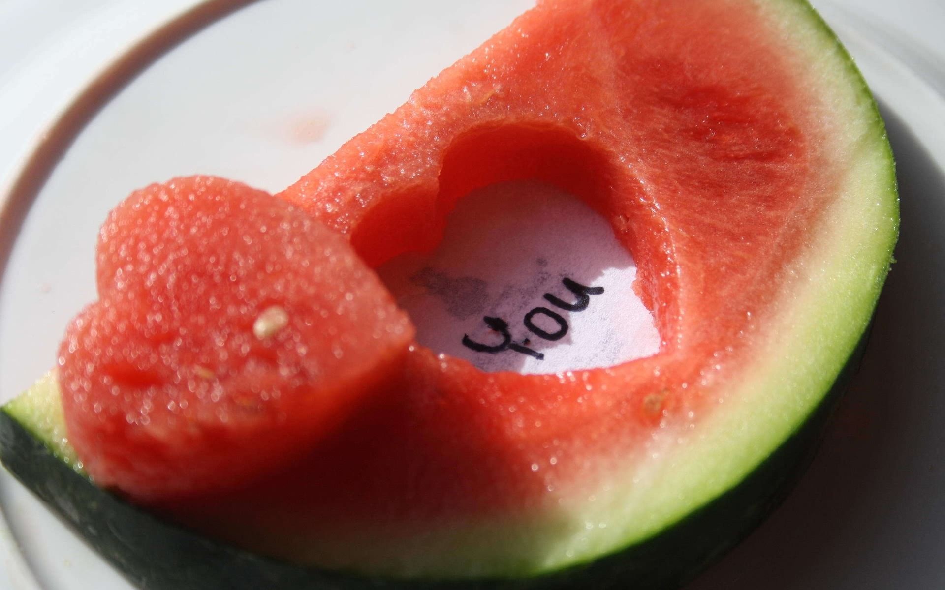 Sei consigli per riaccendere la relazione - love fruit watermelon creative valentines day food - Gay.it