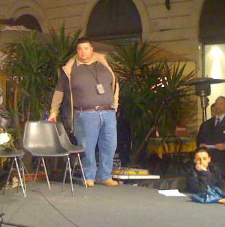 Roma Pride nel caos, lancio di bottiglia alla riunione - lucaamatoF1 - Gay.it