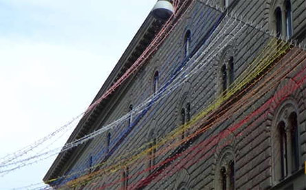 Luci rainbow nel Natale di Roma: polemica di Fratelli d'Italia - luci viadelcorso1 - Gay.it