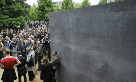 Berlino: ecco il monumento per le vittime gay del nazismo - memoriale gay berlinoF2 - Gay.it
