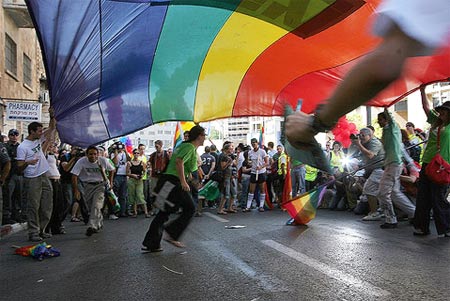 "Il Genova Pride è un caterpillar. Impossibile collaborare" - mieliVsgenovaF5 - Gay.it