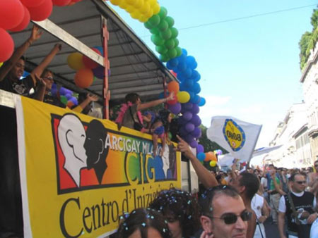 Il Pride di Milano al grido di "Ora ne abbiamo abbastanza!" - milano pride2010F2 - Gay.it