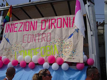 Il Pride di Milano al grido di "Ora ne abbiamo abbastanza!" - milano pride2010F3 - Gay.it