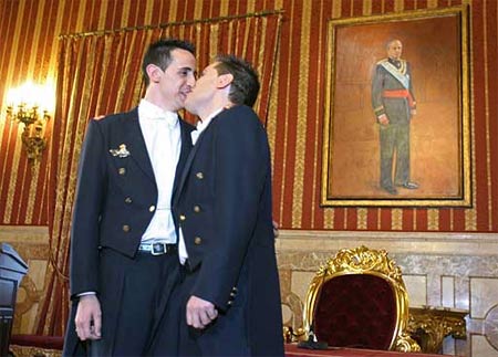 Militare gay spagnolo cacciato:"Molestato dai superiori" - militare cacciato spagnaF2 - Gay.it