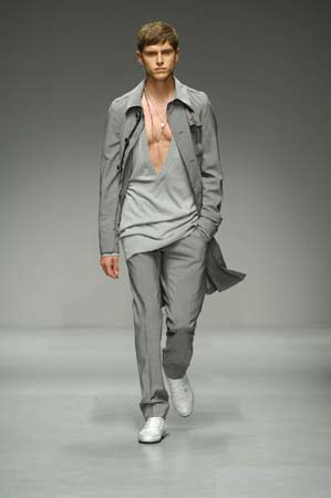 MILANO MODA UOMO: GLI STILISTI AMMICCANO AL MONDO GAY - moda milanoF1 - Gay.it