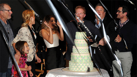 Mitch e Cam finalmente sposi: Modern Family chiude in bellezza - modern family nozze2 - Gay.it