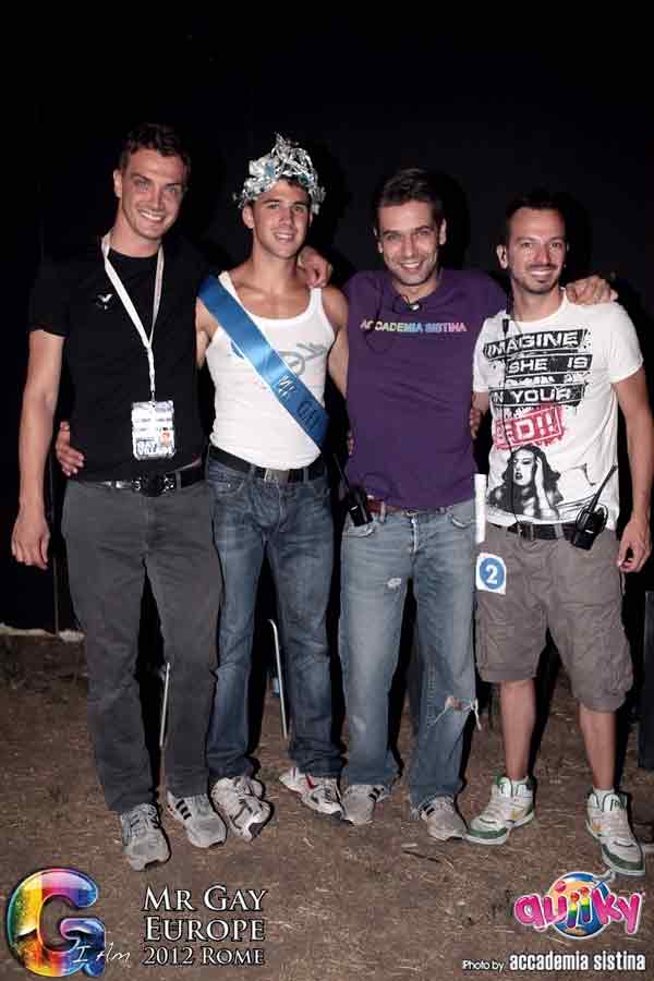 Occhi scuri, profilo greco: ecco il nuovo Mister Gay Europe - mrgayeurope romaF3 - Gay.it