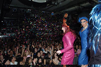 LA MUCCA TORNA ASSASSINA - muccassassina05 03 - Gay.it