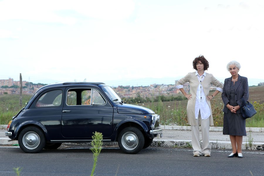 Veronica Pivetti: “Potrei amare una donna ma l’Italia è omofoba” - Ne Giulietta ne Romeo 12 - Gay.it