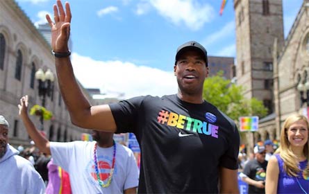 Nike dona 200 mila dollari per combattere l'omofobia nello sport - nike lgbt sport1 - Gay.it