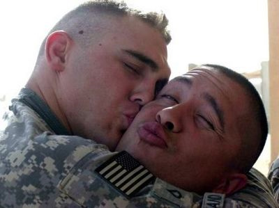 Militare degradato dalla Marina viene reintegrato dal Tar - nozze gay militariF3 - Gay.it