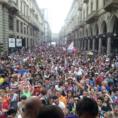 "Sì, lo voglio" per trenta coppie al Torino Pride - nozzetorinoprideF1 - Gay.it