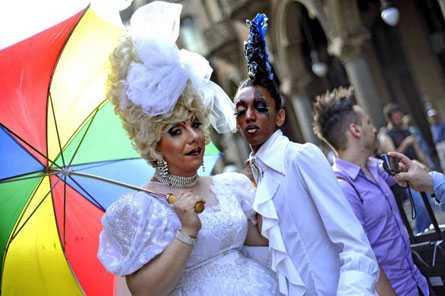 "Sì, lo voglio" per trenta coppie al Torino Pride - nozzetorinoprideF2 - Gay.it