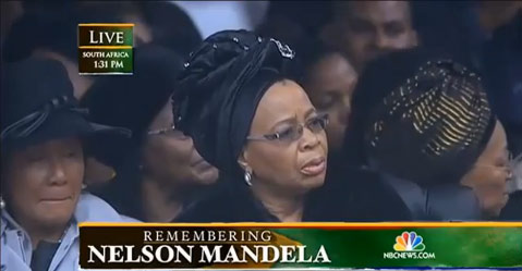 Obama alla cerimonia per Mandela: Nessuno va discriminato per chi ama - obama mandela2 - Gay.it