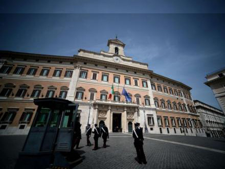 Unioni civili in aula entro metà aprile: in settimana la decisione - omfoboiaopionionecameraBASE - Gay.it