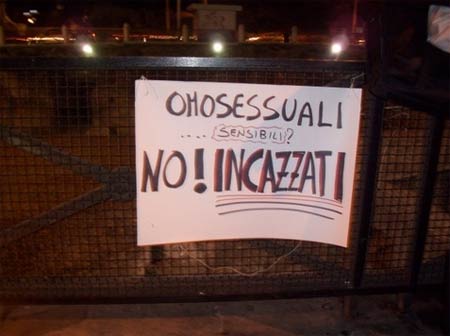 Cartello omofobo in vetrina a Roma - omofobia roma appelliF7 - Gay.it