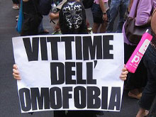 Omofobia, presentata una nuova versione della legge - omofobiamilano2010BASE - Gay.it