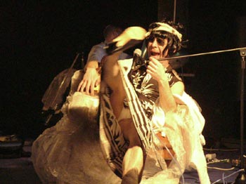 TRAVESTIMENTI IN DANZA - pacca light - Gay.it