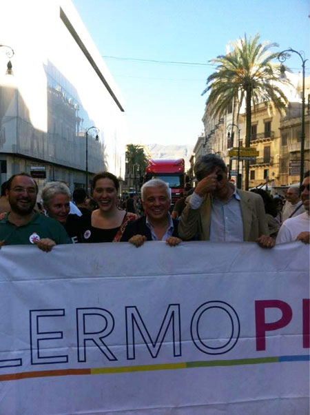 E anche il sindaco balla insieme ai 40mila del Palermo Pride - palermOpride2012 corteoF3 - Gay.it