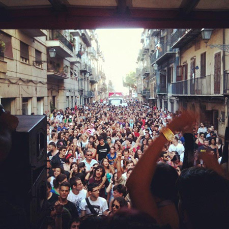 E anche il sindaco balla insieme ai 40mila del Palermo Pride - palermopride2012 corteoF2 - Gay.it