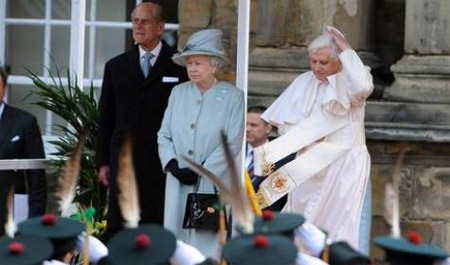 Gli Angeli Gay accolgono il Papa. Evitata possibile minaccia - papa inghilterra2F3 - Gay.it
