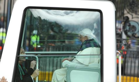Gli Angeli Gay accolgono il Papa. Evitata possibile minaccia - papa inghilterra2F5 - Gay.it