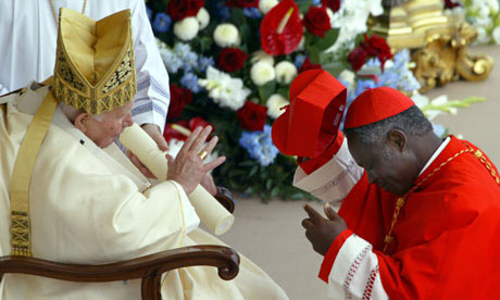 Il Papa nero che potrebbe seguire a Ratzinger è omofobo quanto lui - papa neroF1 - Gay.it