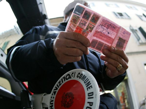 Pavia: rinnovo della patente negato perché gay - patente cassazione - Gay.it